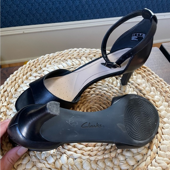 Clark’s “Laureti Grace” Shoe with Ankle Strap Size 7.5 10/10 - Picture 5 of 6